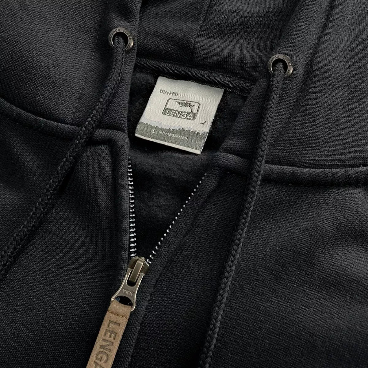 Polerón con Gorro y Cierre Lingue Sustentable Estampado Torres Puma