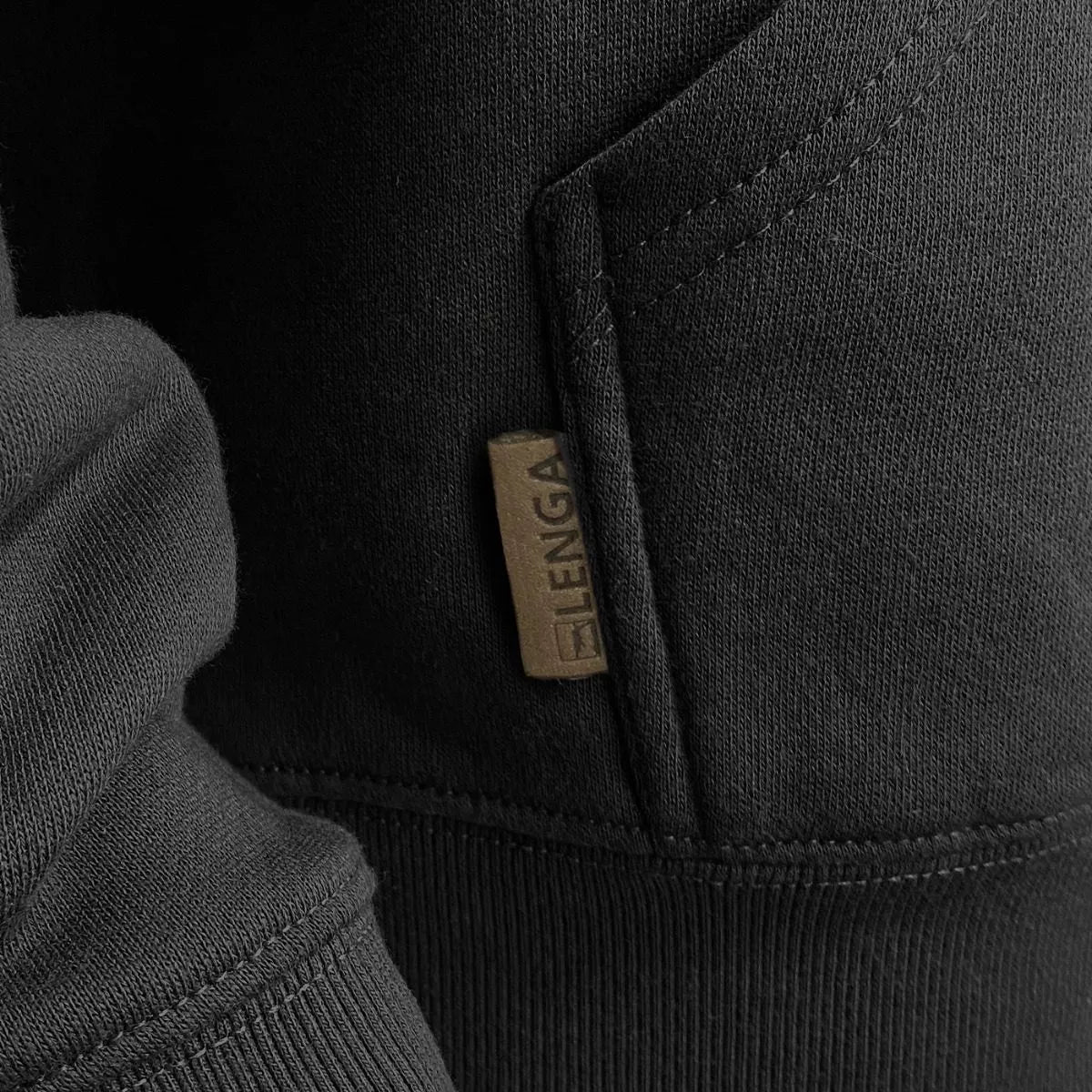 Polerón con Gorro y Cierre Lingue Sustentable Estampado Torres Puma