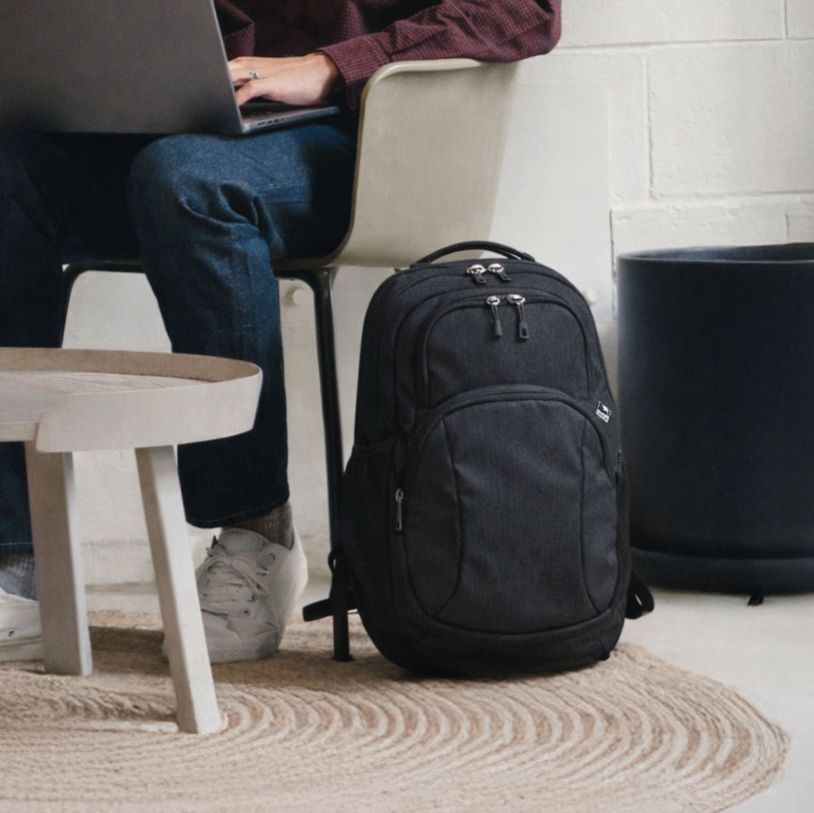 Pack Mochila Porta-notebook Guanauca 27Lts + Botella Acero Inox 750ml