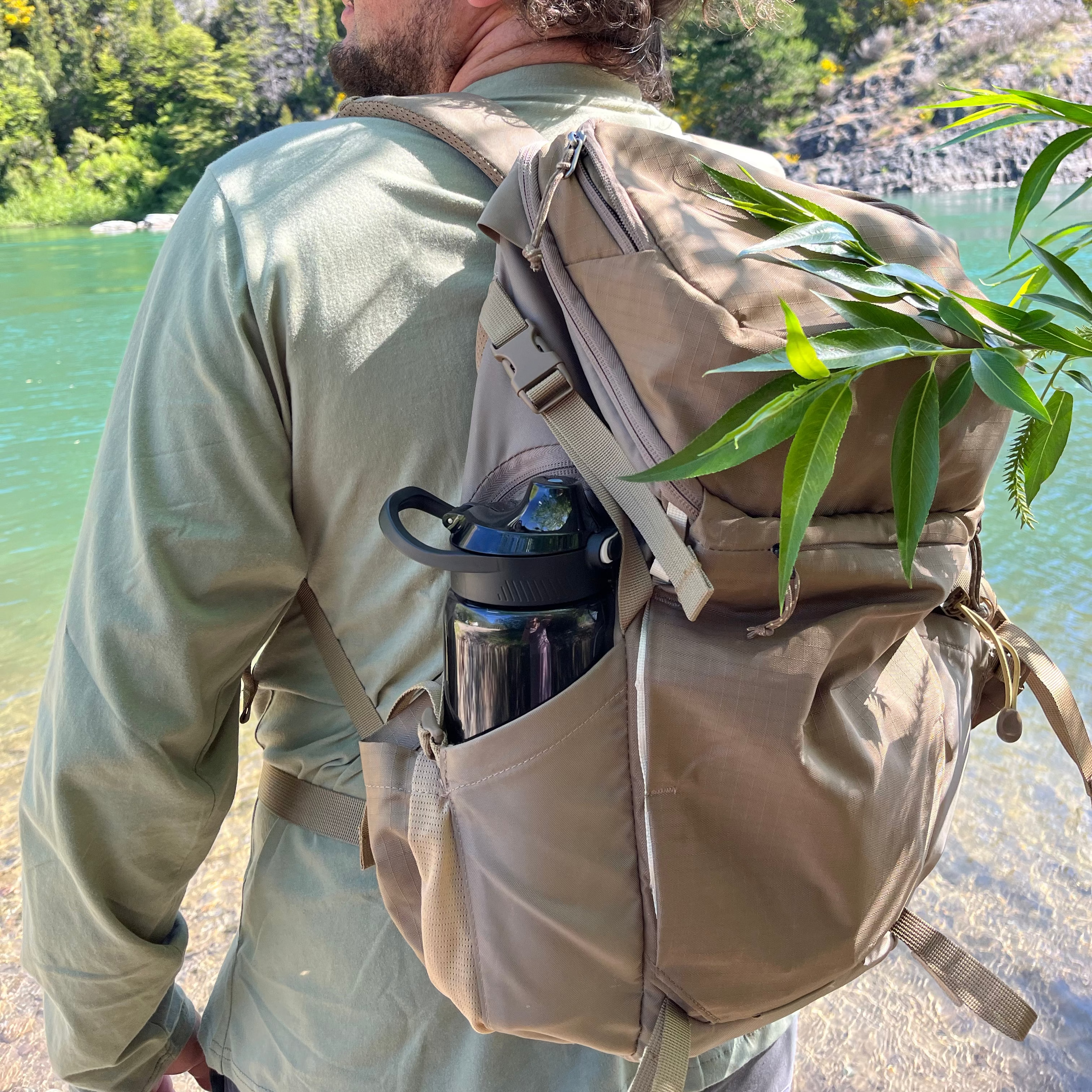 Pack Mochila Tripaicura 28Lts + Botella Trail Tritan® 1000 ml