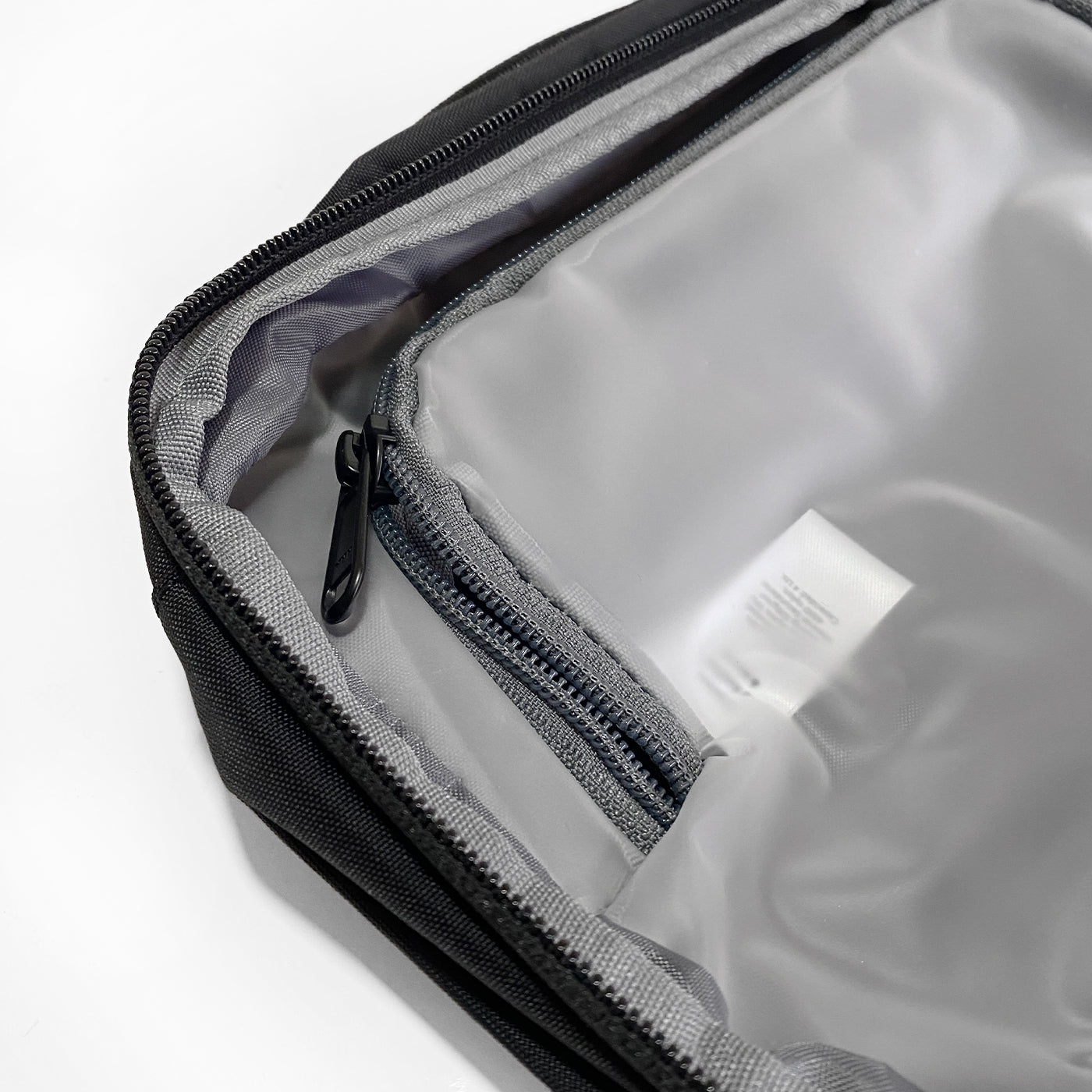 Pack Mochila Outdoor Tripaicura 28Lts + Neceser Hudson 4Lts