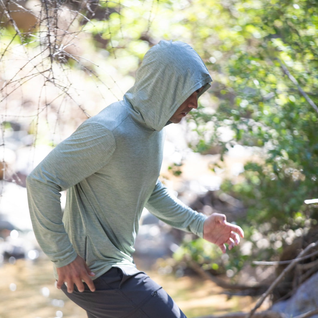 Polera con capucha Grit-dry UPF+50 Inti
