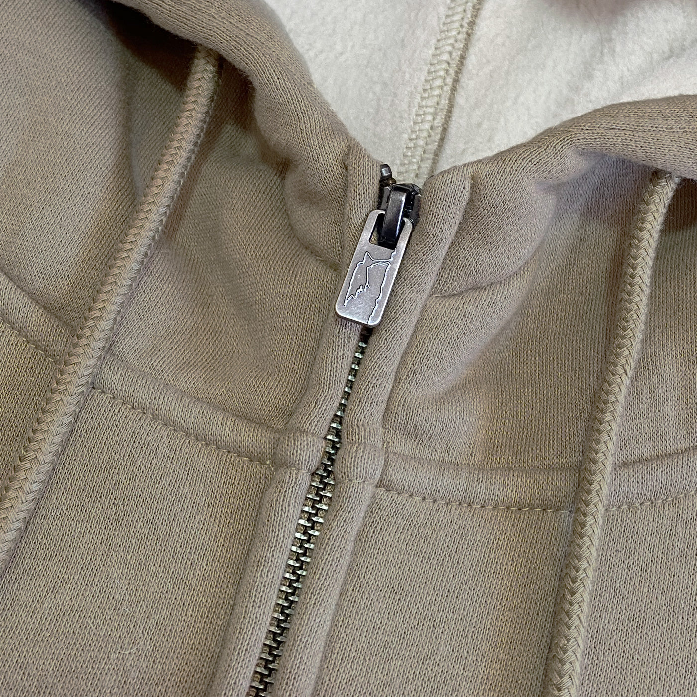 Polerón con Gorro y Cierre Polar Sherpa Puelo Sustentable