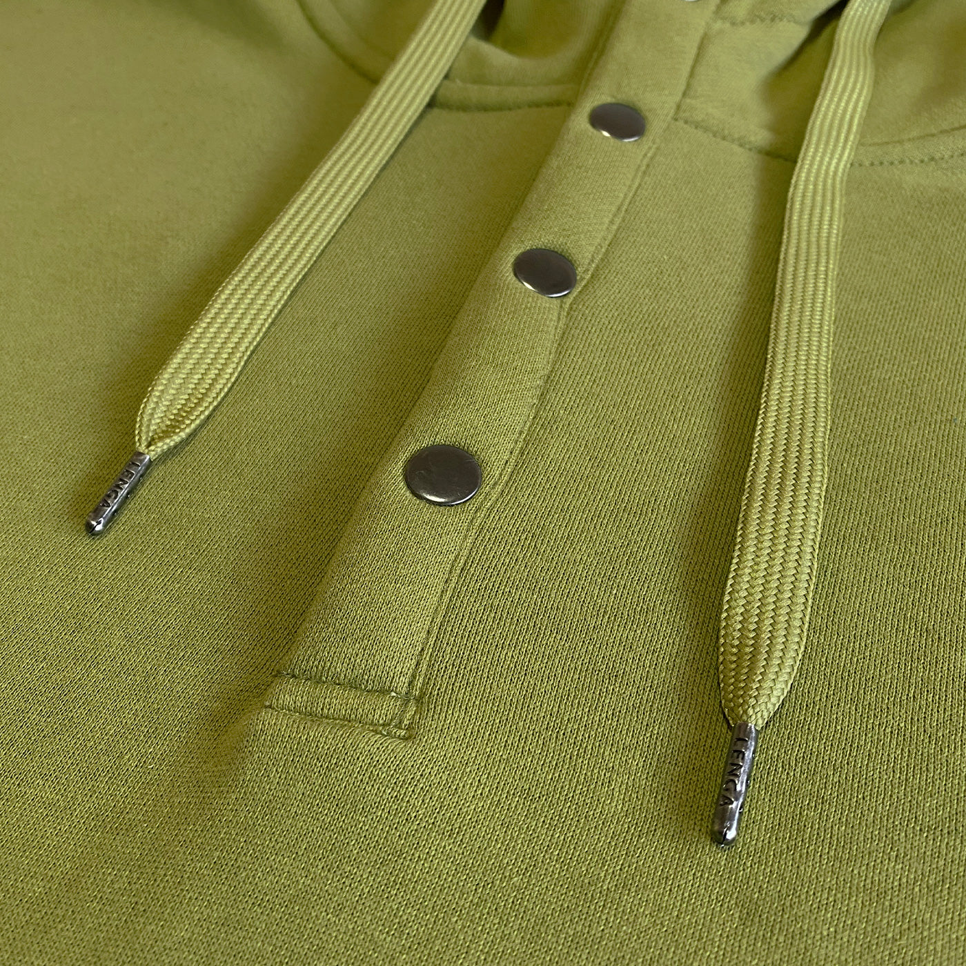 Polerón con Capucha y Botones de Algodón Orgánico Fitz Roy