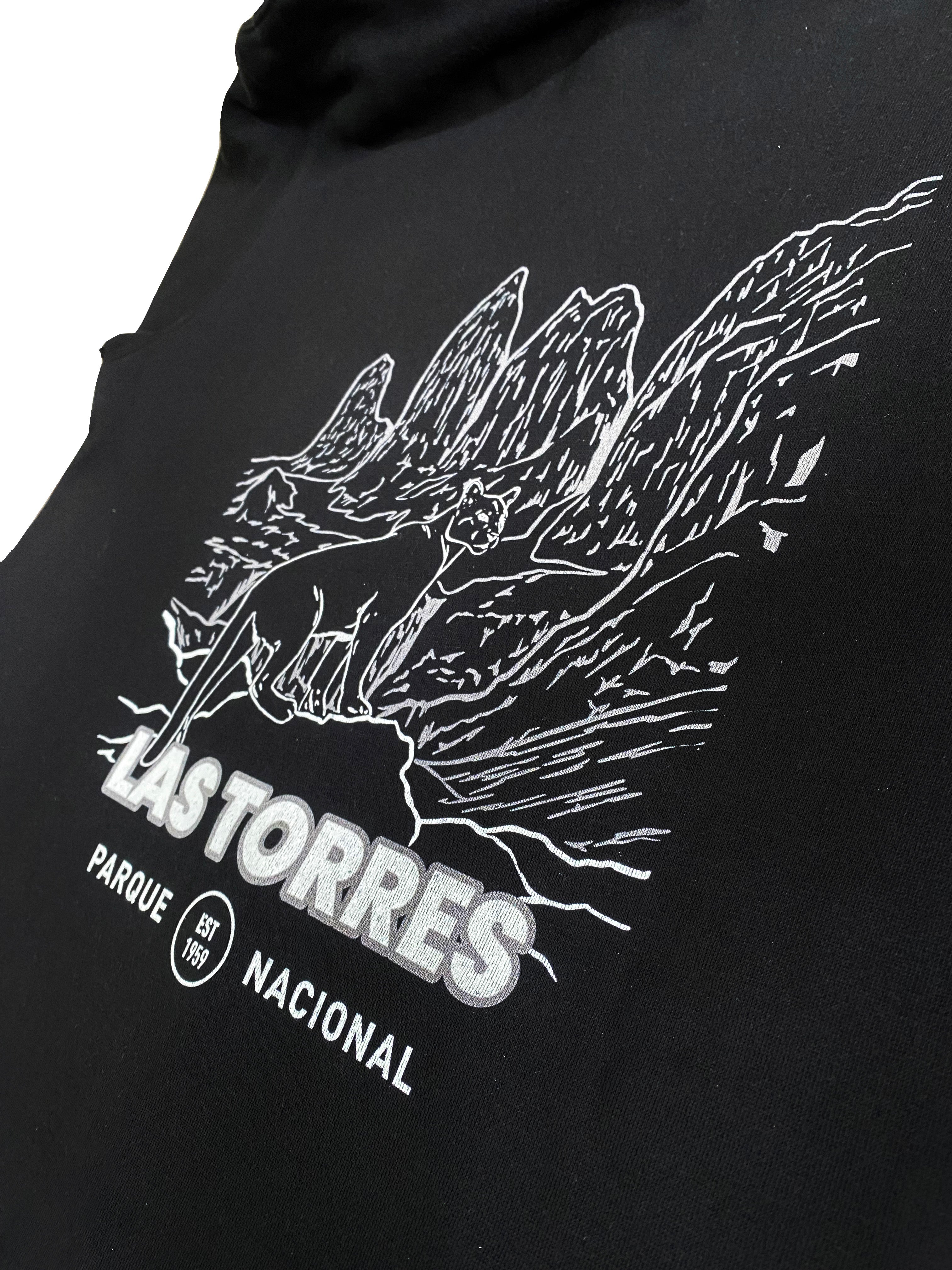 Polerón con Gorro y Cierre Lingue Sustentable Estampado Torres Puma