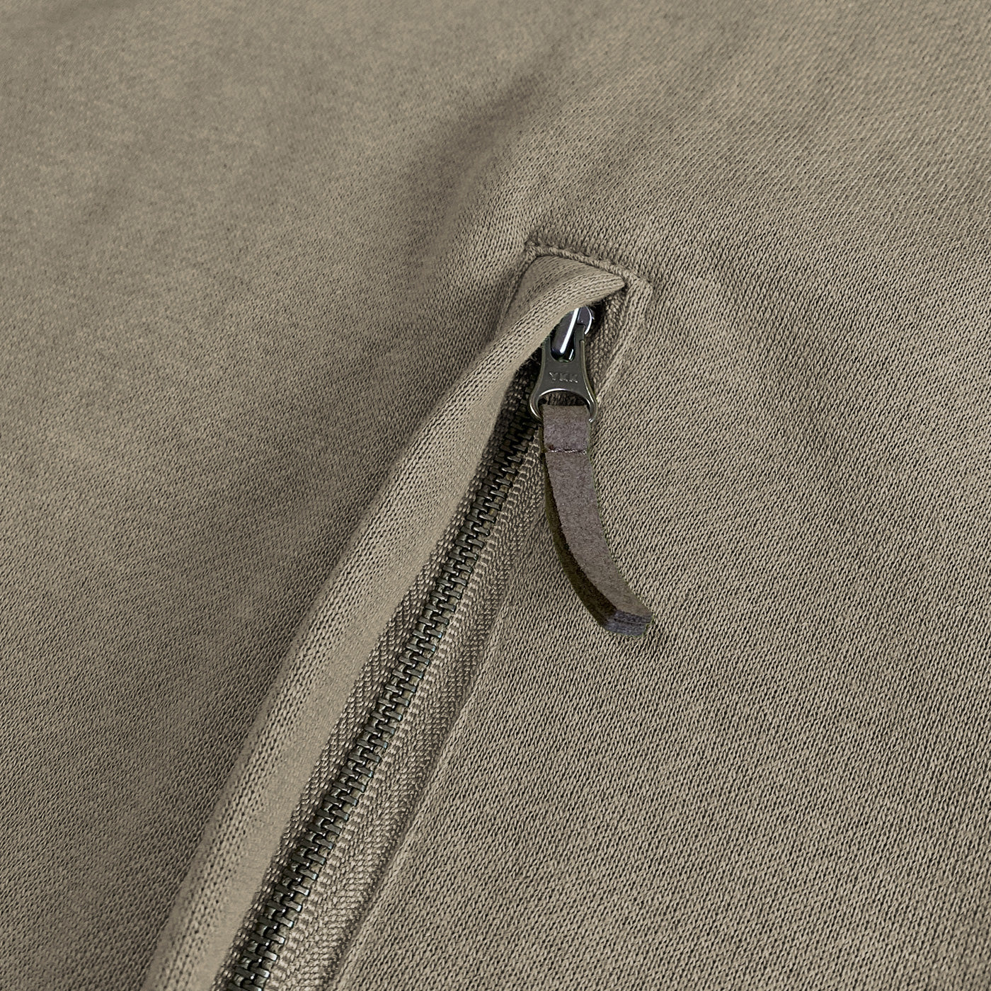 Polerón con Gorro y Cierres de Algodón Orgánico Pehoe