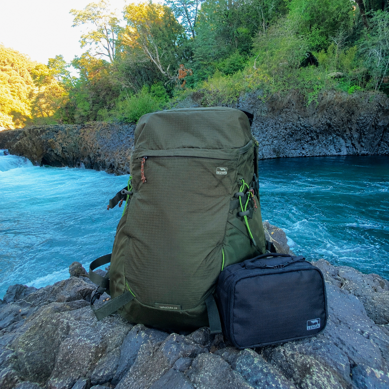 Pack Mochila Tripaicura 28Lts + Neceser Hudson 4Lts